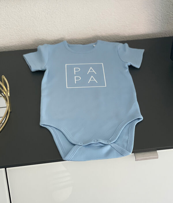 Bio Baby-Strampler PAPA – Bild 2